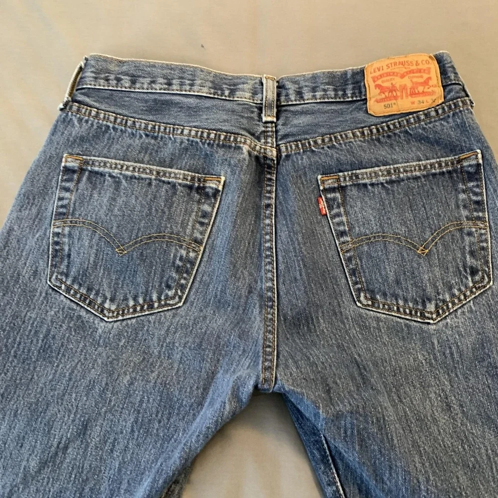 Levis 501 Jeans Mens 34x32 (33x29) Medium Wash‎ Blue Straight Button Fly Denim